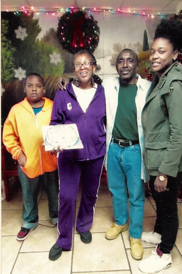 Picture of Zulu and his sister and children with her own pie dec.2016